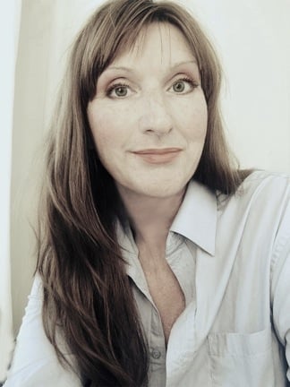 Get Acquainted with a Creative Acrobat; Gail Taylor
