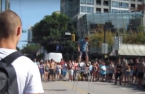 Vancouver Street Performer Shames Mother Of Disruptive Child (Video)