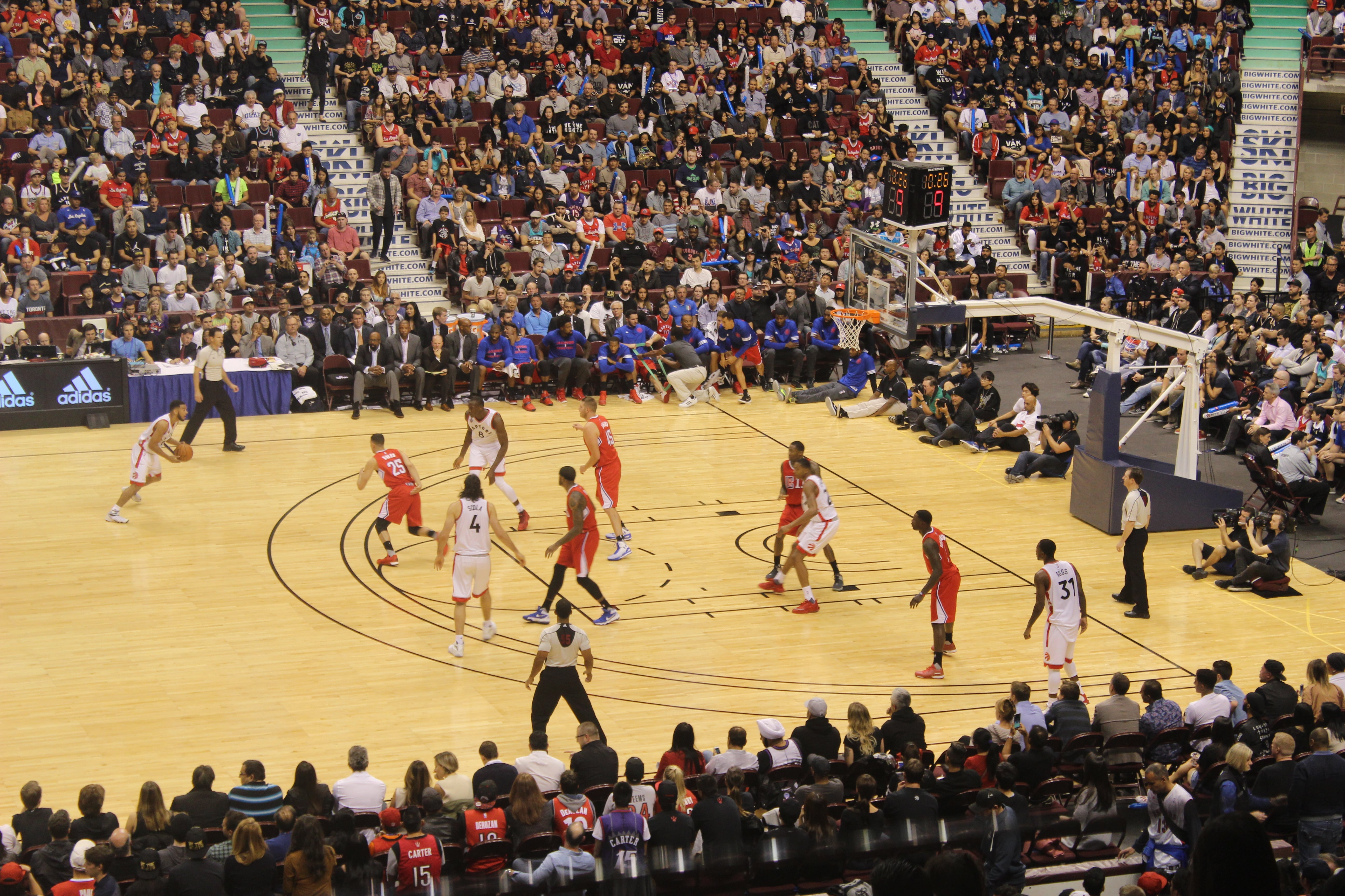 21 Courtside Photos From The Raptors VS Clippers In Vancouver