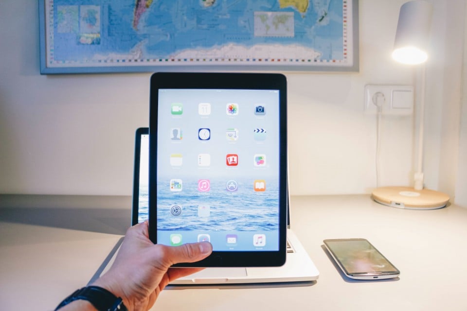 Apple Raises App Store Prices For Canadians Due To Weak Dollar - Telus To Install Lightning Fast Internet Across Vancouver