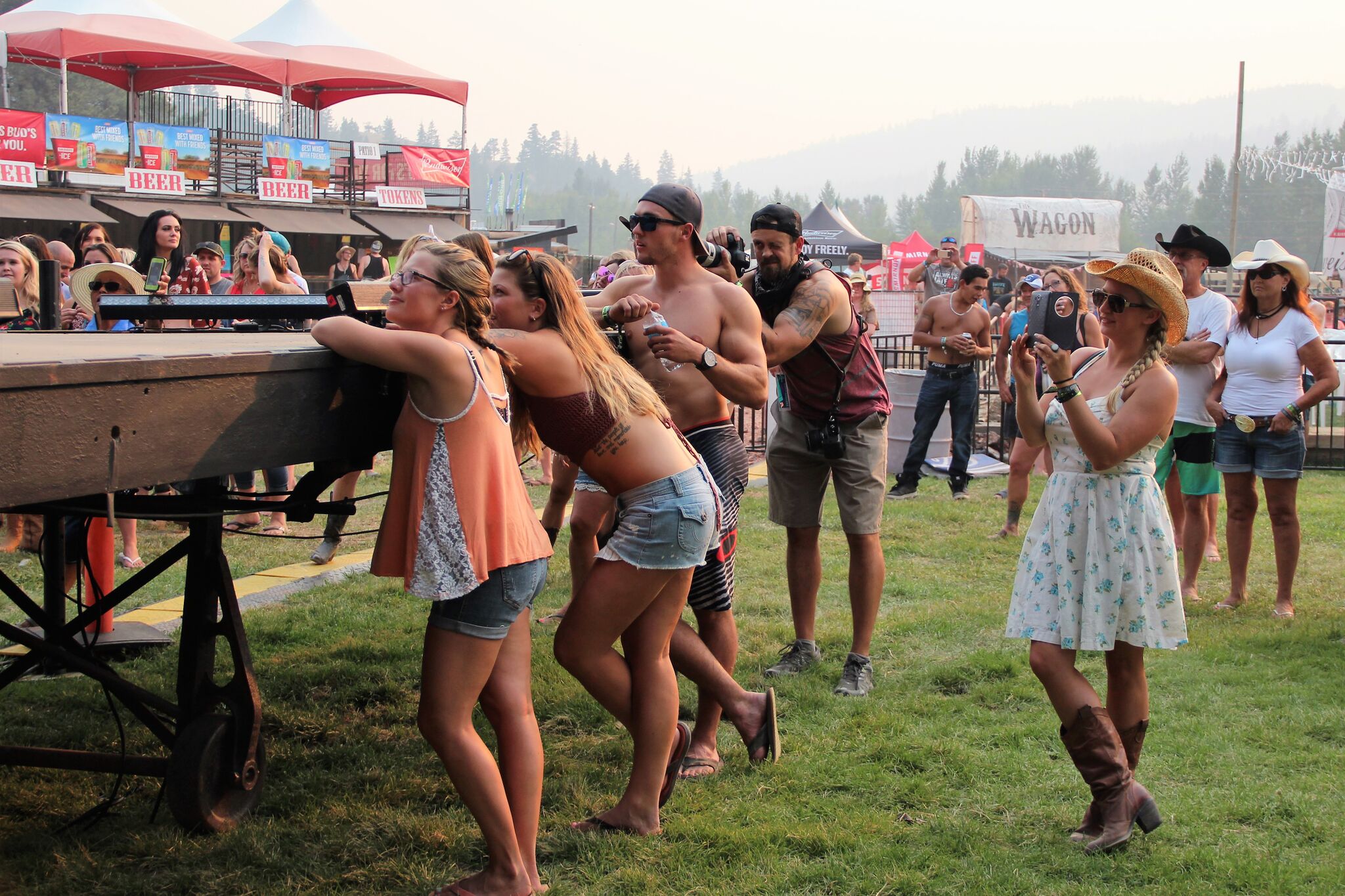 Rockin' River Country Music Fest