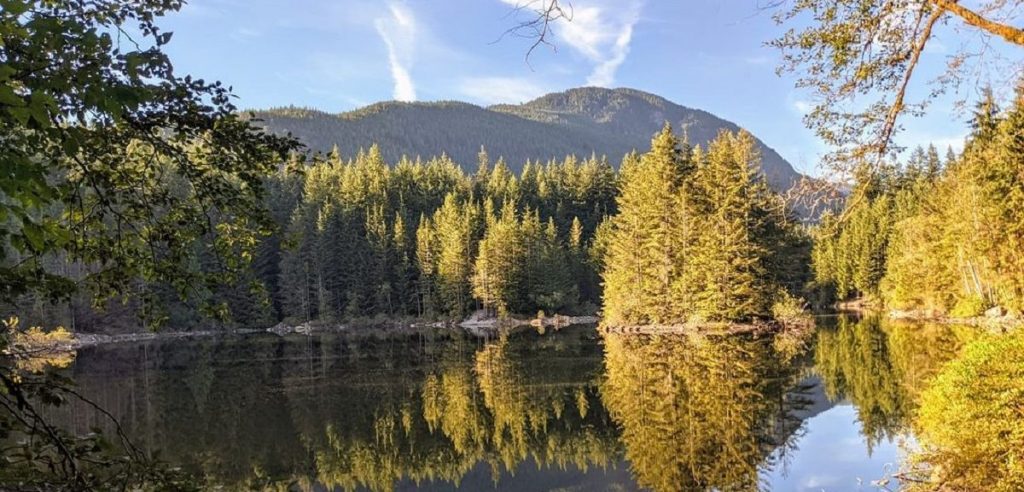 easy hikes near vancouver